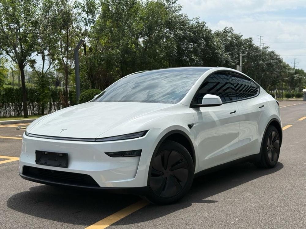 Tesla Model Y 2025 — фото автомобиля