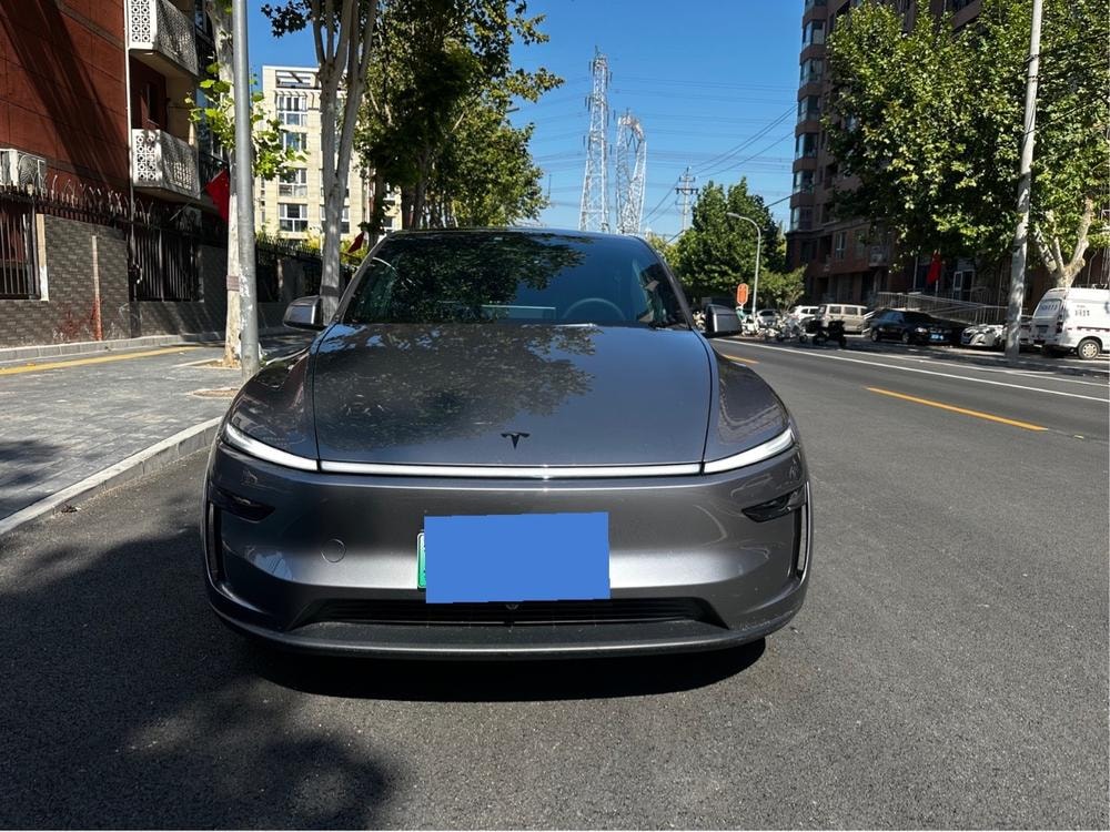 Tesla Model Y 2026 — фото автомобиля