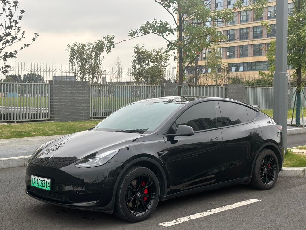 Tesla Model Y 2022 — фото автомобиля