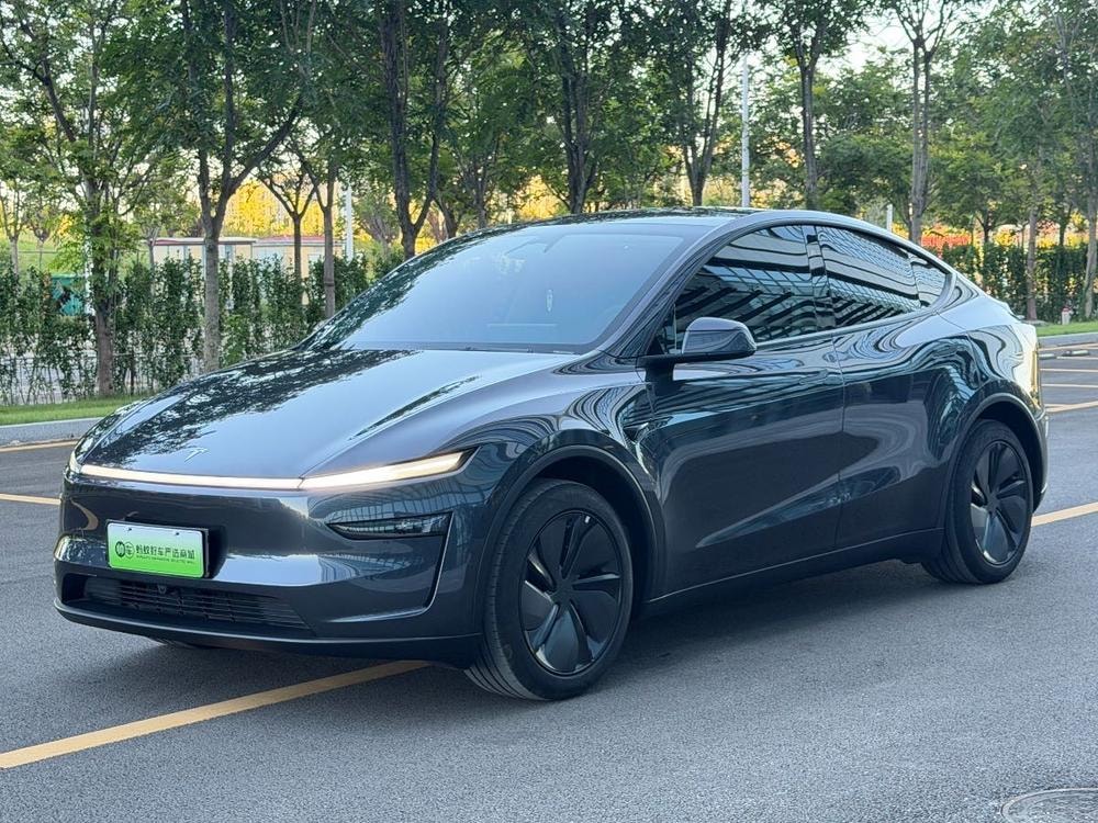 Tesla Model Y 2025 — фото автомобиля