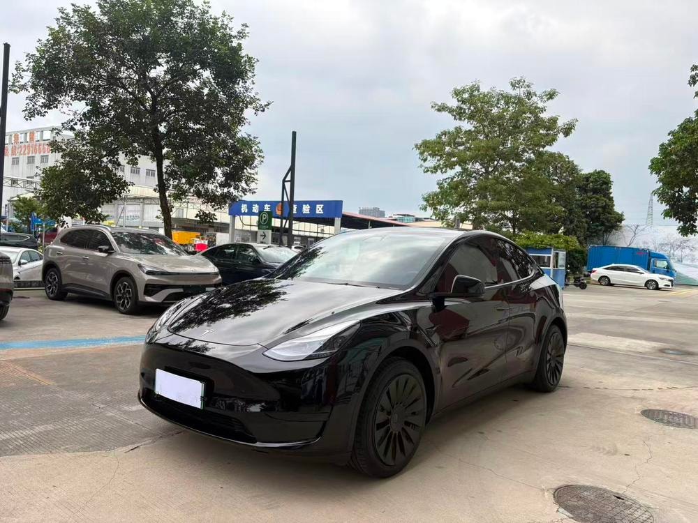 Tesla Model Y 2023 — фото автомобиля