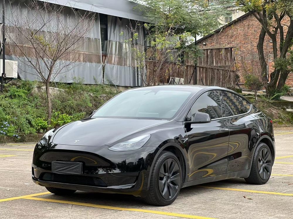 Tesla Model Y 2023 — фото автомобиля