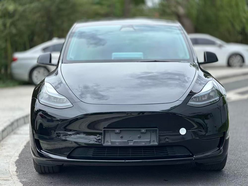 Tesla Model Y 2023 — фото автомобиля 1