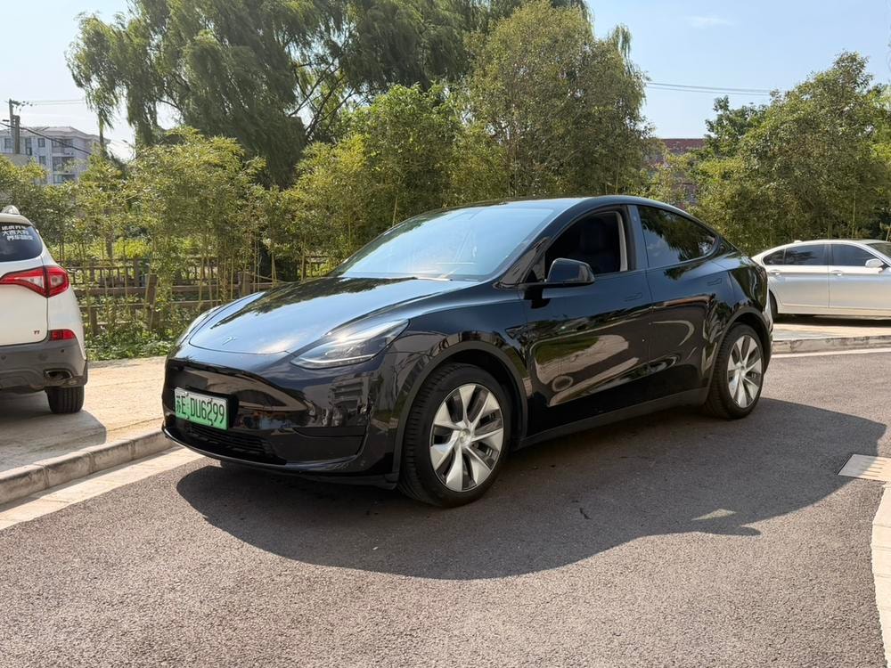 Tesla Model Y 2023 — фото автомобиля