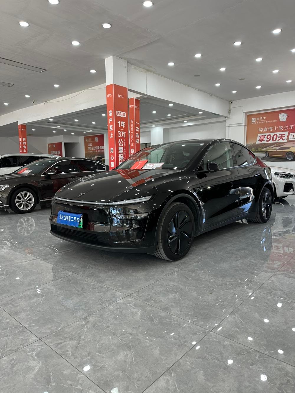 Tesla Model Y 2025 — фото автомобиля