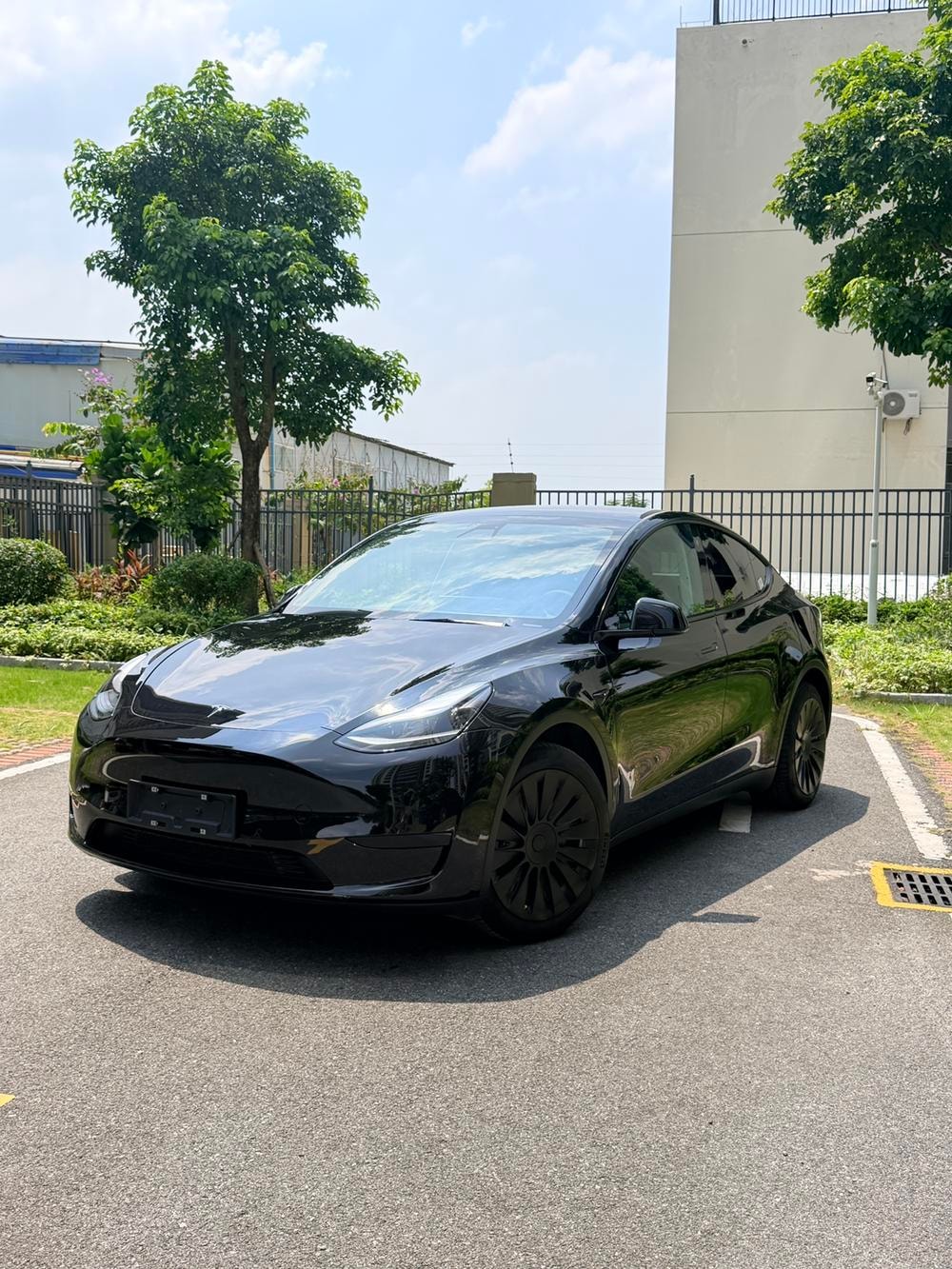 Tesla Model Y 2022 — фото автомобиля 1