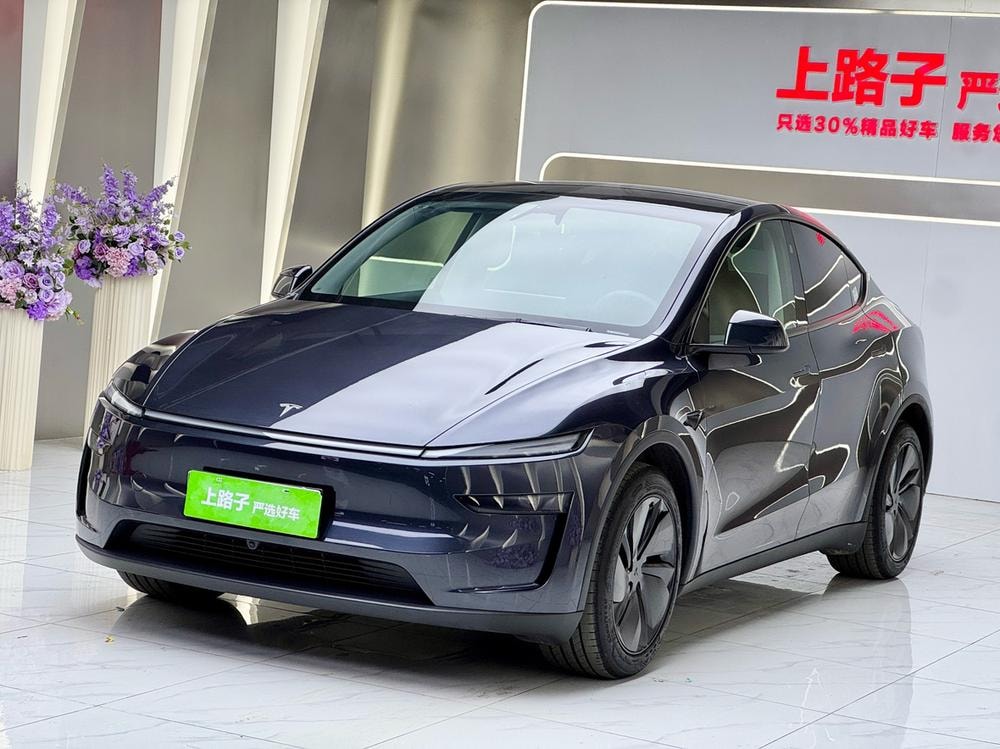 Tesla Model Y 2025 — фото автомобиля