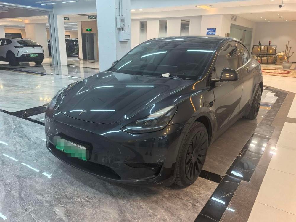 Tesla Model Y 2024 — фото автомобиля