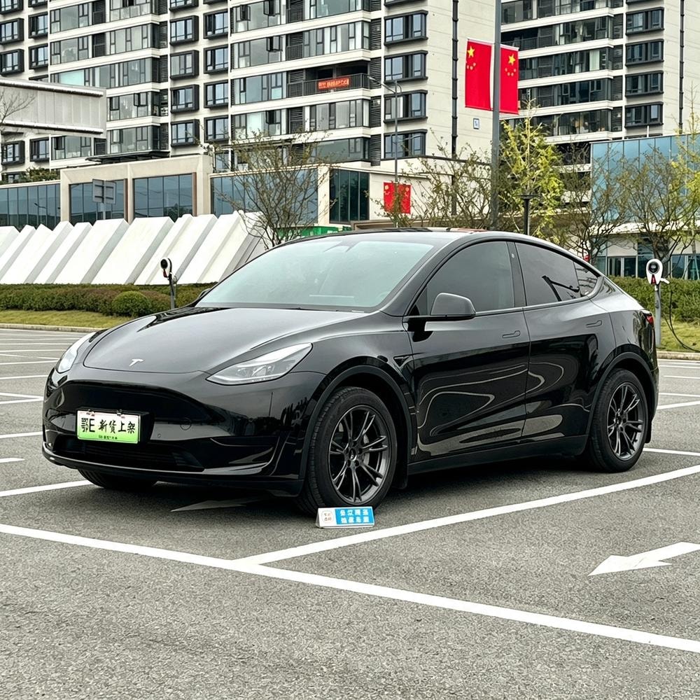 Tesla Model Y 2023 — фото автомобиля