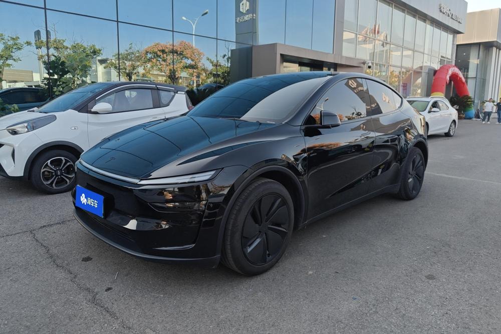 Tesla Model Y 2026 — фото автомобиля
