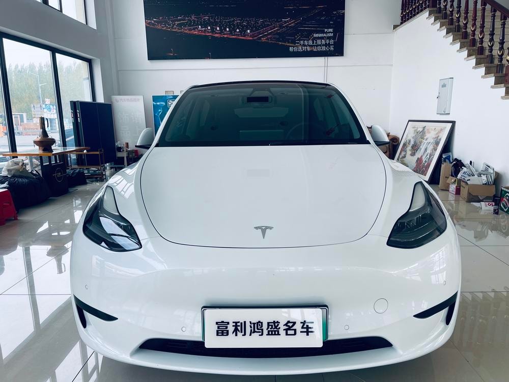 Tesla Model Y 2022 — фото автомобиля