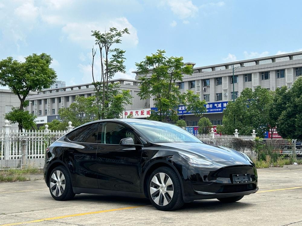 Tesla Model Y 2022 — фото автомобиля 1