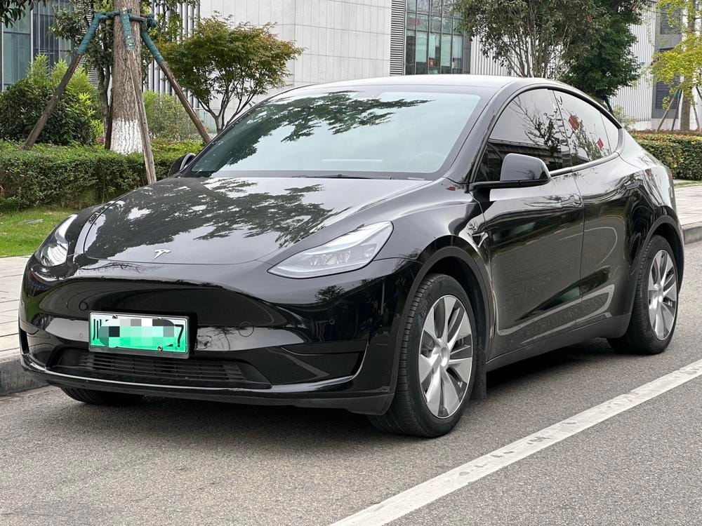 Tesla Model Y 2022 — фото автомобиля 1