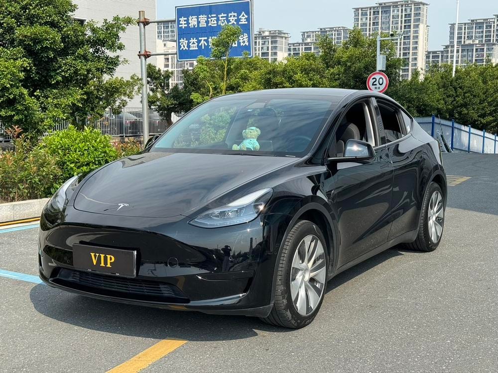 Tesla Model Y 2022 — фото автомобиля
