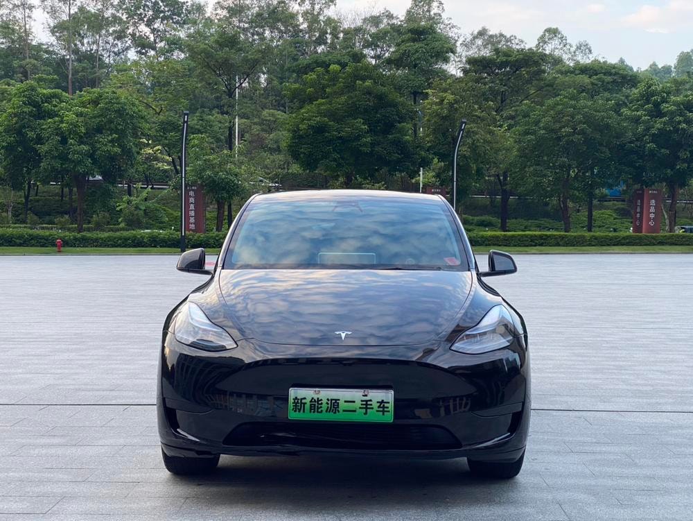 Tesla Model Y 2024 — фото автомобиля