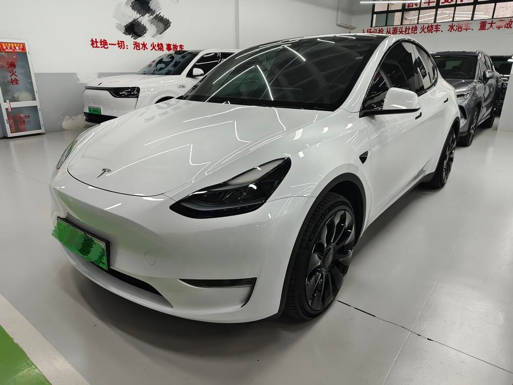 Tesla Model Y 2024 — фото автомобиля