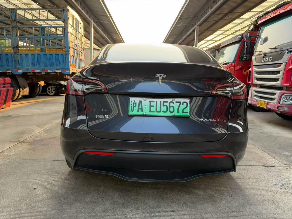 Tesla Model Y 2024 — фото автомобиля