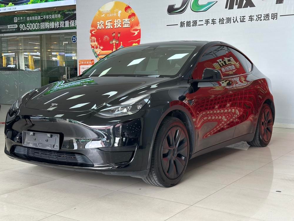 Tesla Model Y 2023 — фото автомобиля