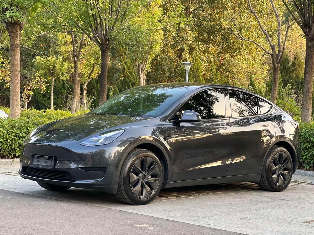 Tesla Model Y 2024 — фото автомобиля 1