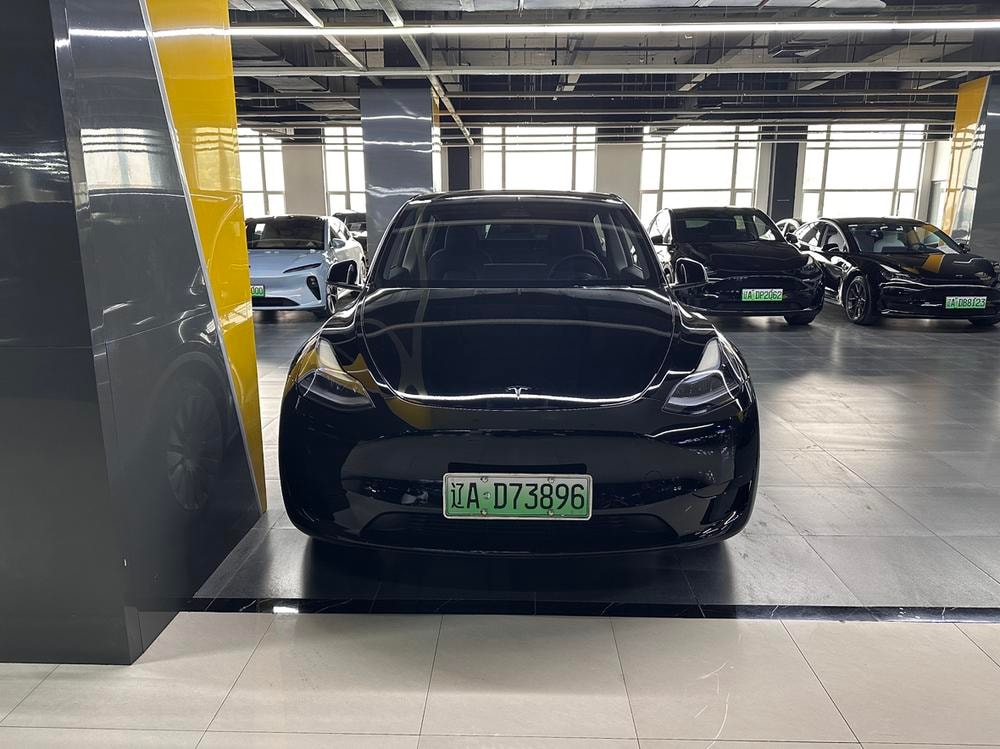 Tesla Model Y 2022 — фото автомобиля 1