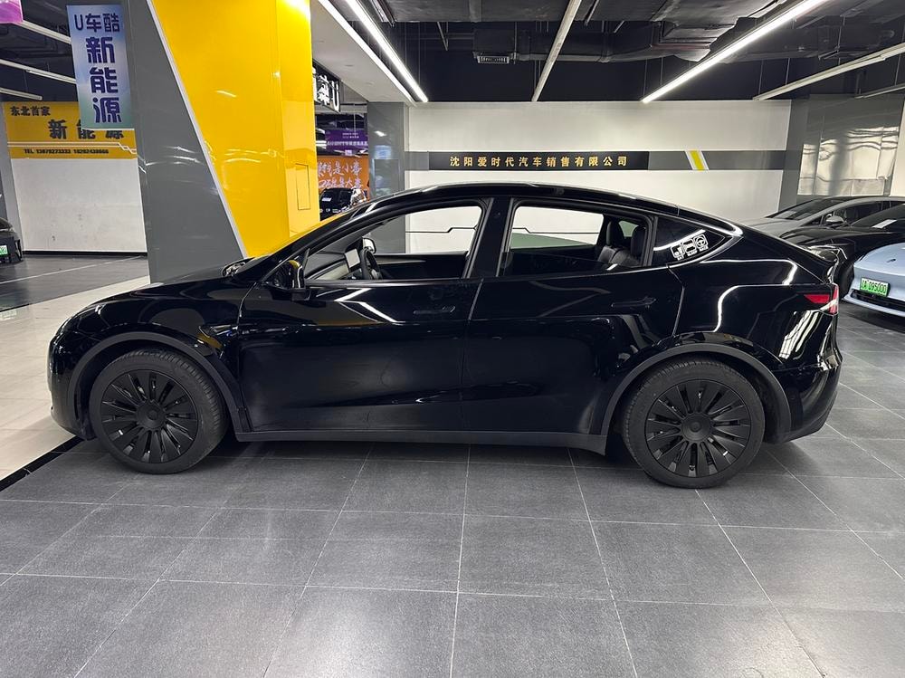 Tesla Model Y 2022 — фото автомобиля