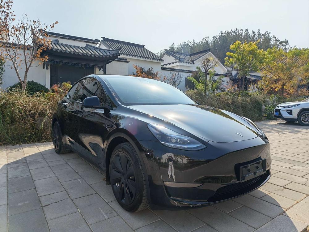 Tesla Model Y 2022 — фото автомобиля 1