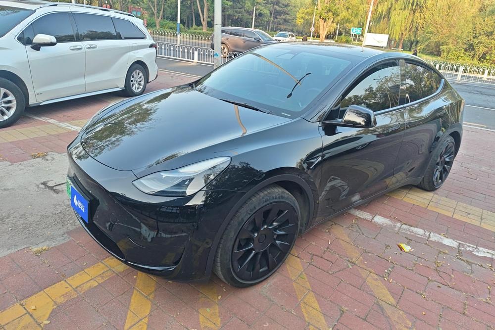 Tesla Model Y 2022 — фото автомобиля 1