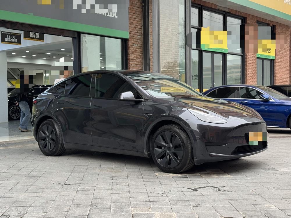 Tesla Model Y 2024 — фото автомобиля