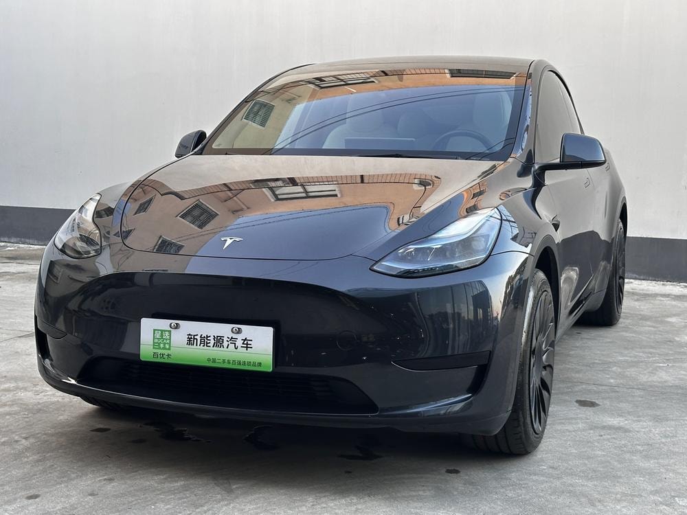 Tesla Model Y 2024 — фото автомобиля