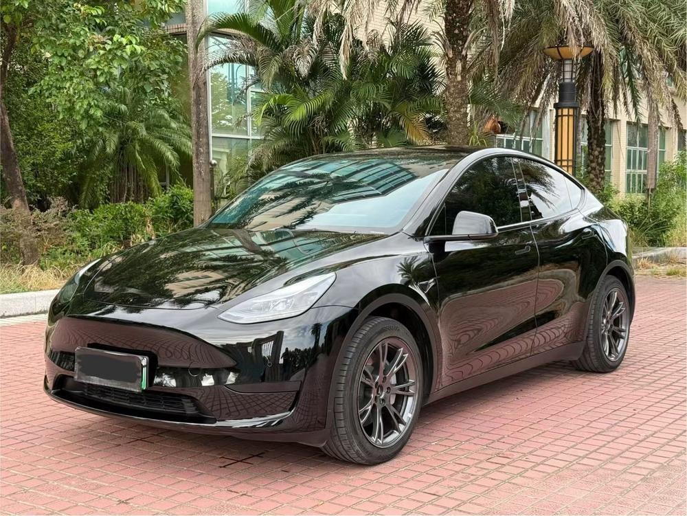 Tesla Model Y 2023 — фото автомобиля 1