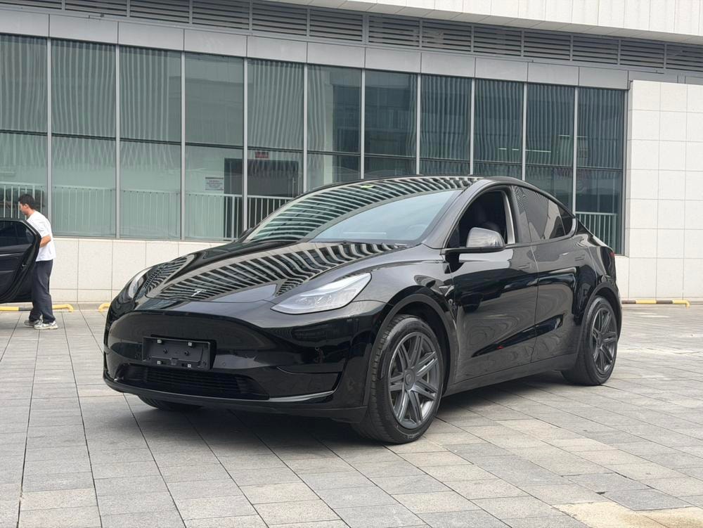 Tesla Model Y 2022 — фото автомобиля