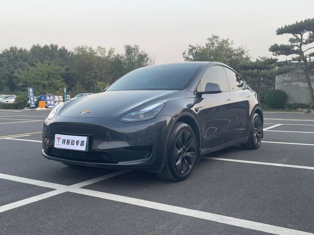 Tesla Model Y 2024 — фото автомобиля