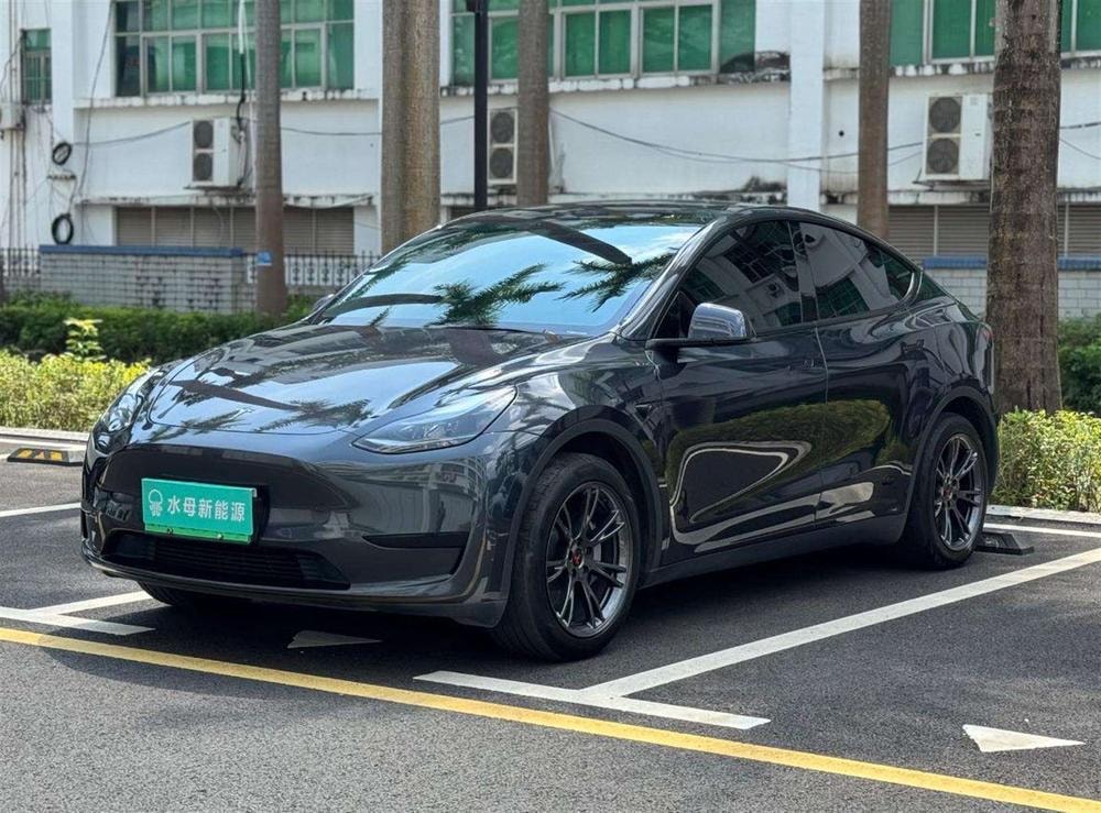 Tesla Model Y 2024 — фото автомобиля