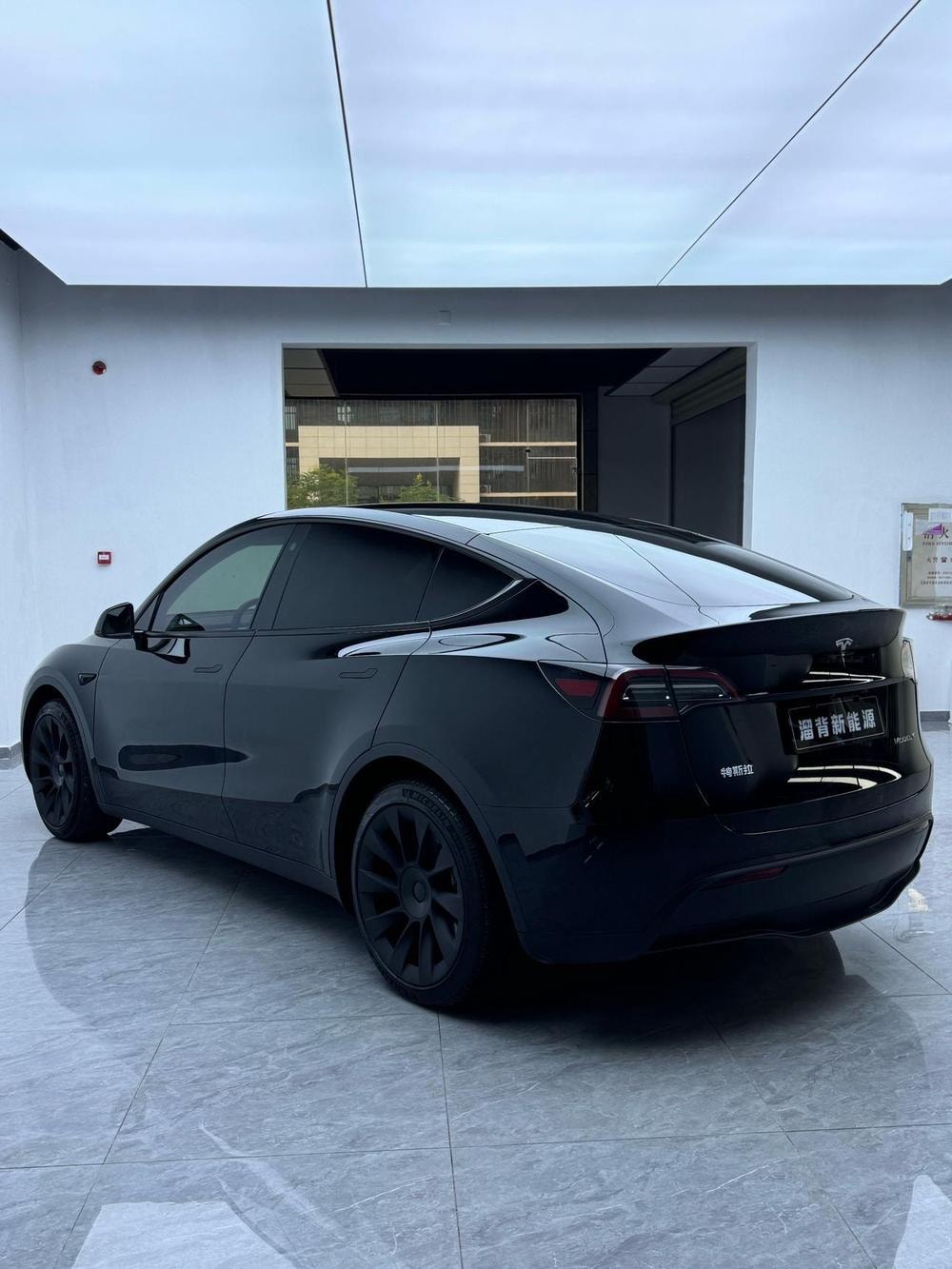 Tesla Model Y 2022 — фото автомобиля