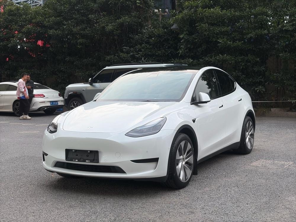 Tesla Model Y 2022 — фото автомобиля