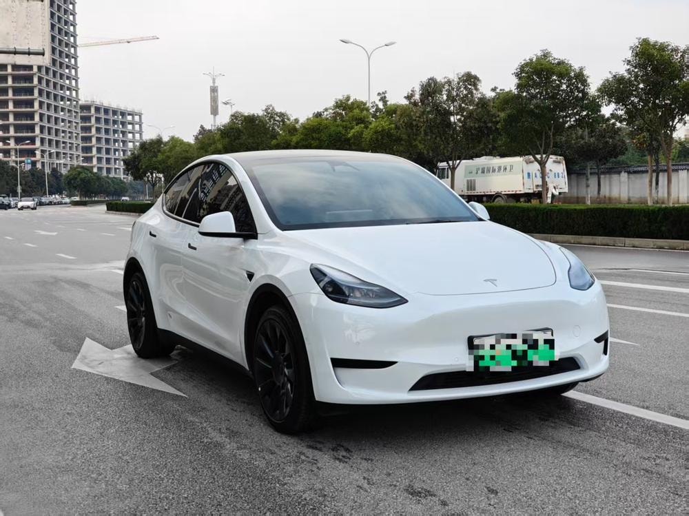 Tesla Model Y 2023 — фото автомобиля