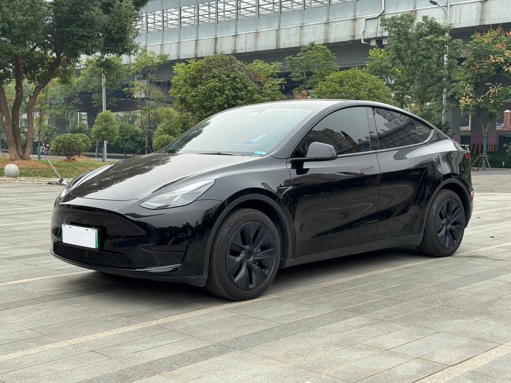Tesla Model Y 2023 — фото автомобиля
