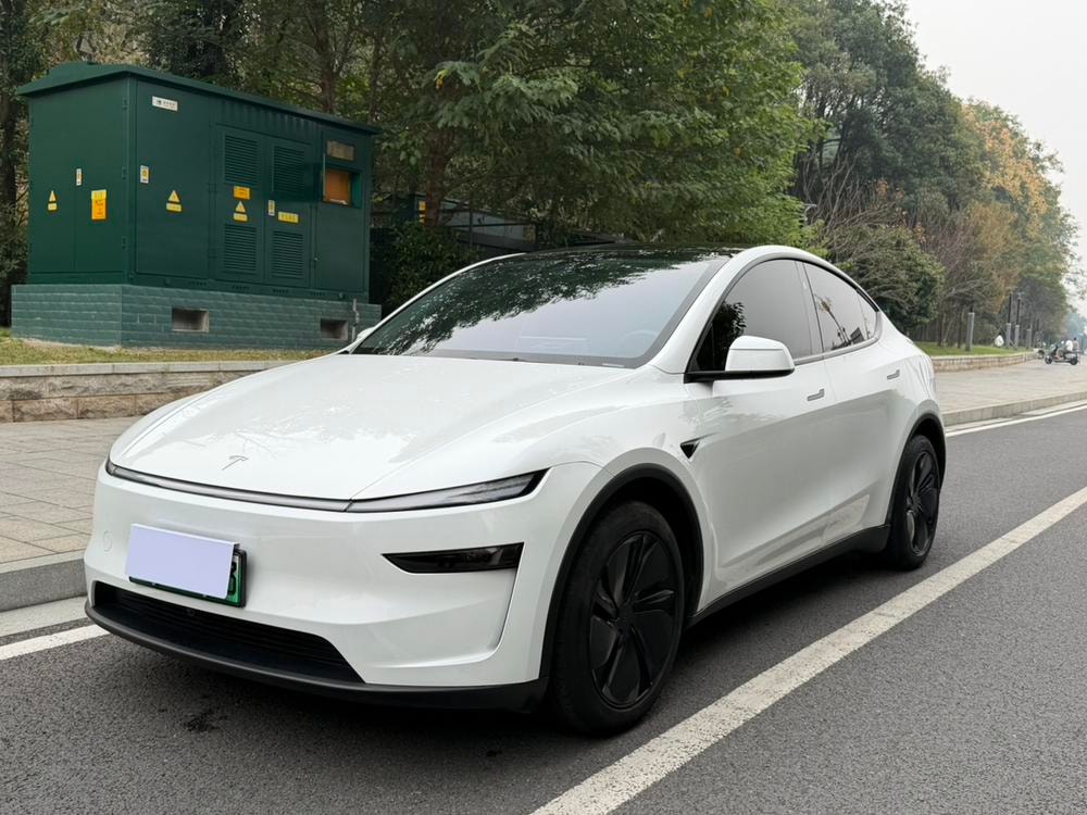 Tesla Model Y 2025 — фото автомобиля