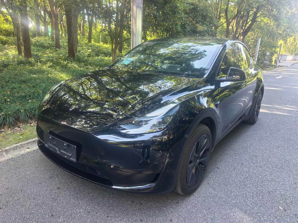 Tesla Model Y 2023 — фото автомобиля