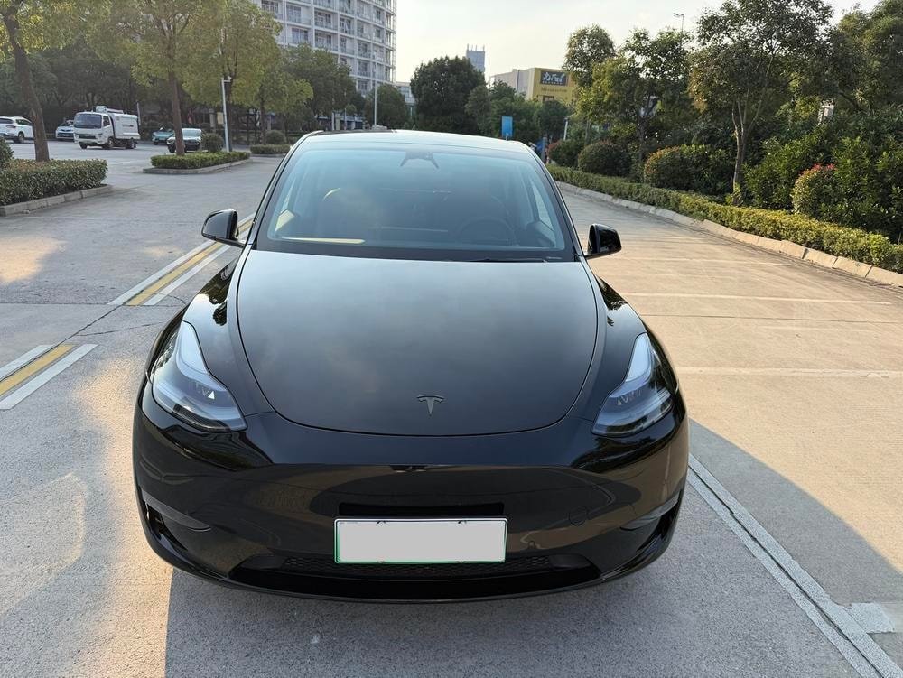 Tesla Model Y 2023 — фото автомобиля
