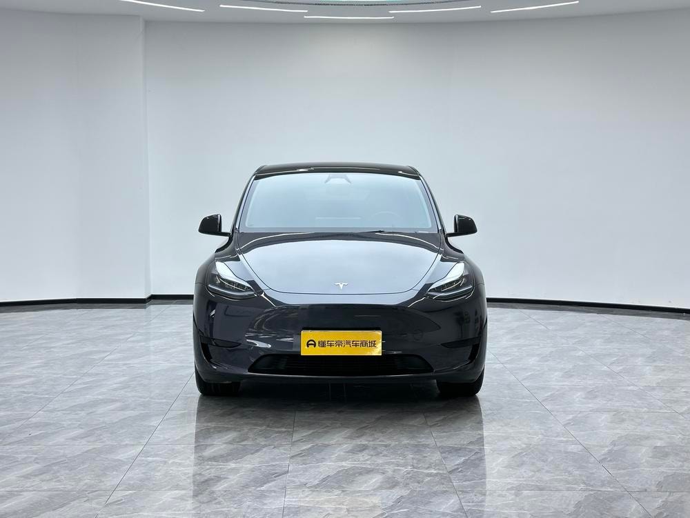 Tesla Model Y 2024 — фото автомобиля