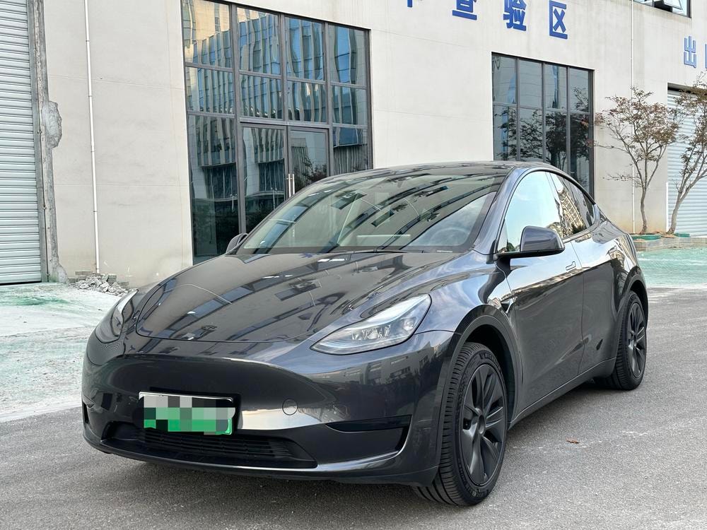 Tesla Model Y 2024 — фото автомобиля