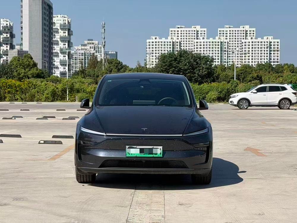 Tesla Model Y 2025 — фото автомобиля