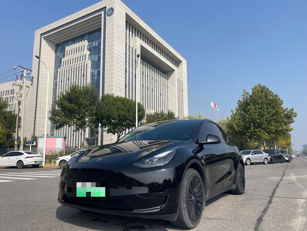 Tesla Model Y 2023 — фото автомобиля