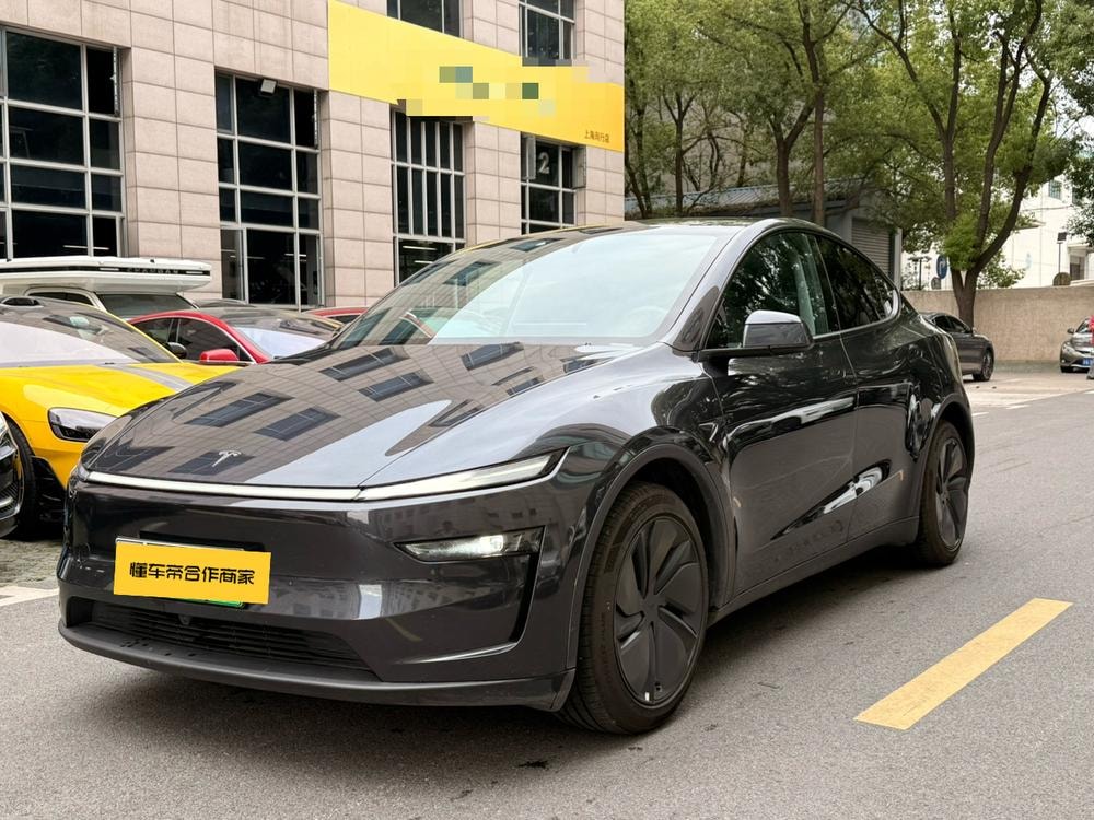 Tesla Model Y 2025 — фото автомобиля