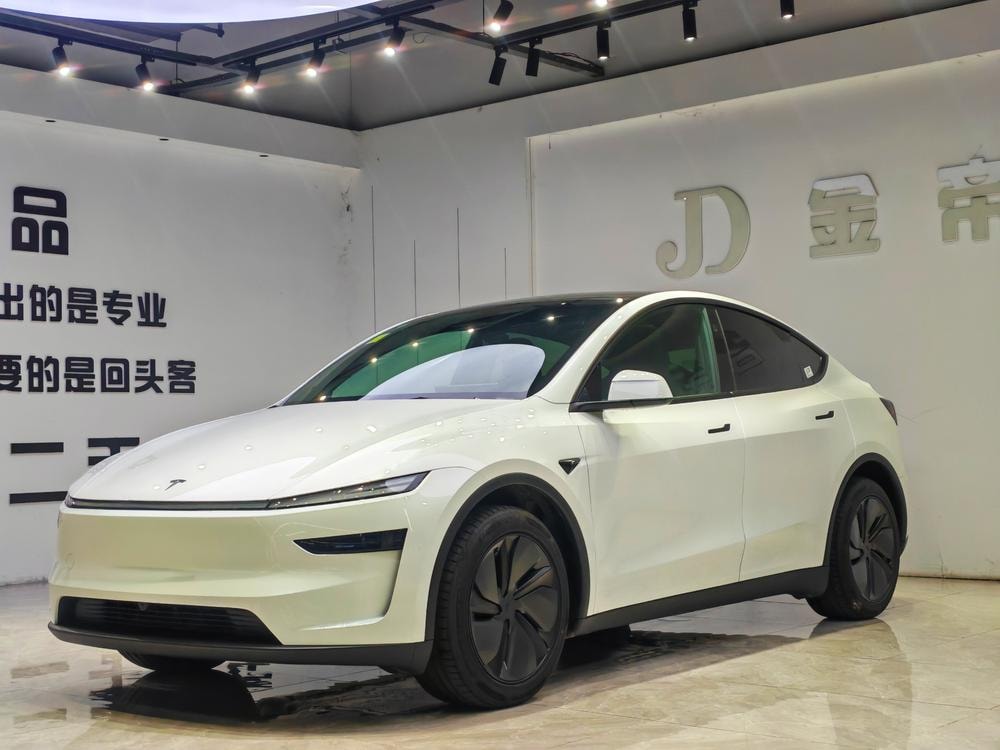 Tesla Model Y 2026 — фото автомобиля
