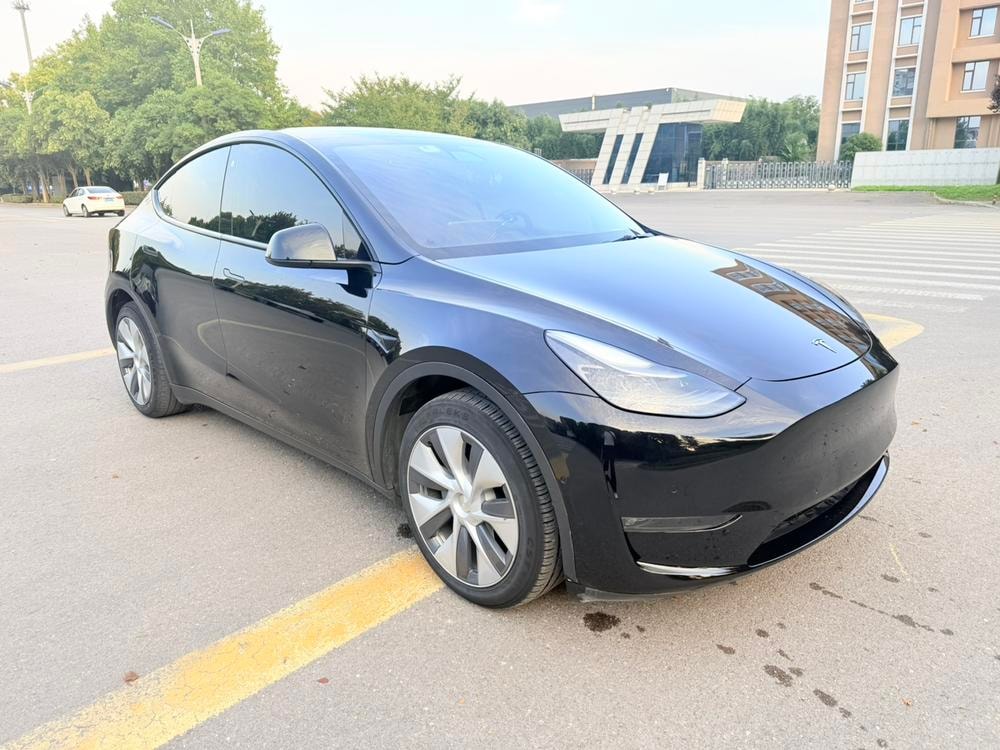 Tesla Model Y 2022 — фото автомобиля