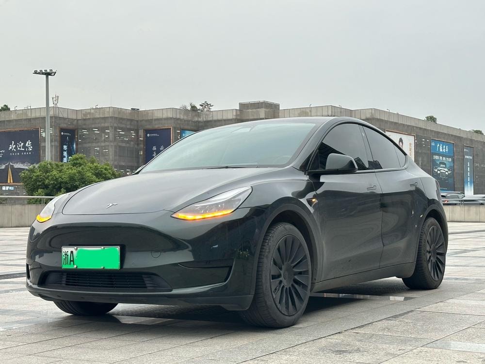 Tesla Model Y 2022 — фото автомобиля