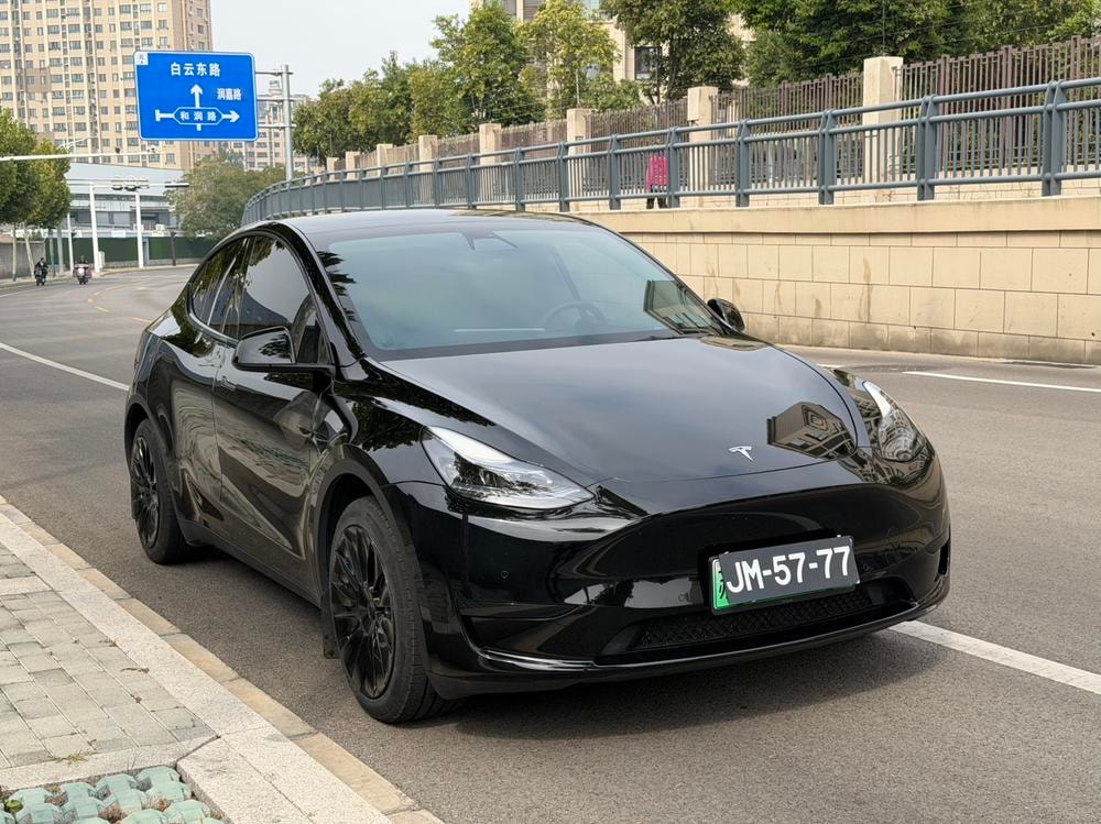 Tesla Model Y 2022 — фото автомобиля