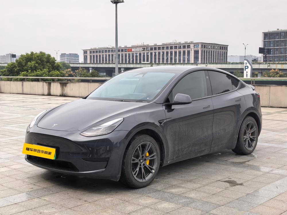 Tesla Model Y 2024 — фото автомобиля